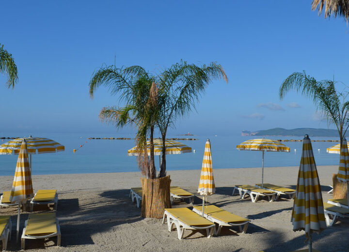 Il risveglio sulla spiaggia: un’esperienza da sogno